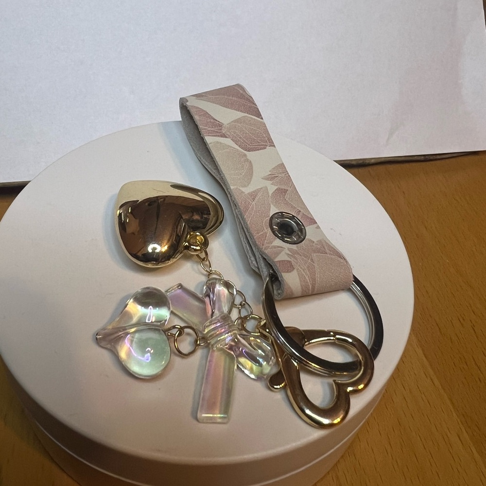 Brand New Gold and Iridescent Heart Keychain - Picture 11 of 16